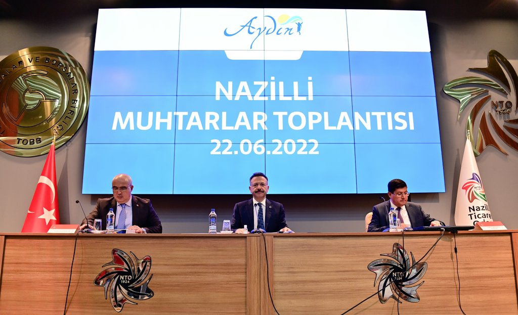 Aydın Valisi Sayın Hüseyin Aksoy, Nazilli Ticaret Odası Konferans Salonu’nda muhtarlarla buluşma toplantısı gerçekleştirdi.